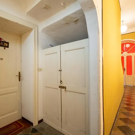 Emilia Gemstone By Wonderful Italy